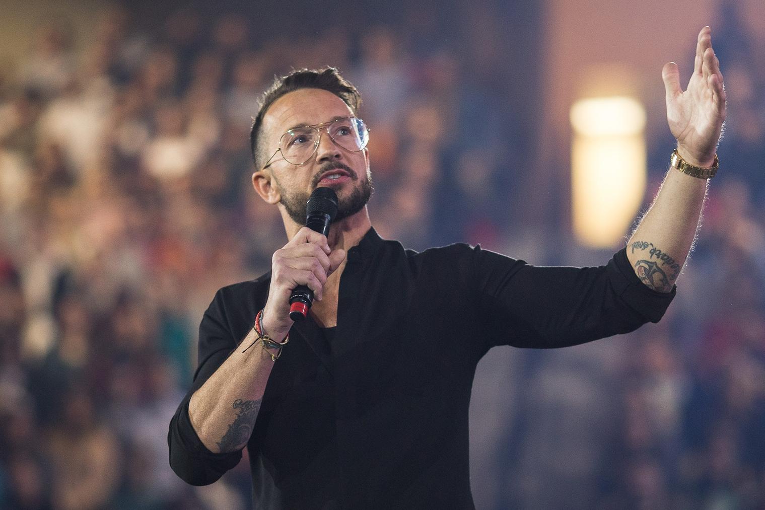 Канал Discovery+ анонсировал выход сериала о скандале с Карлом Ленцем в Hillsong