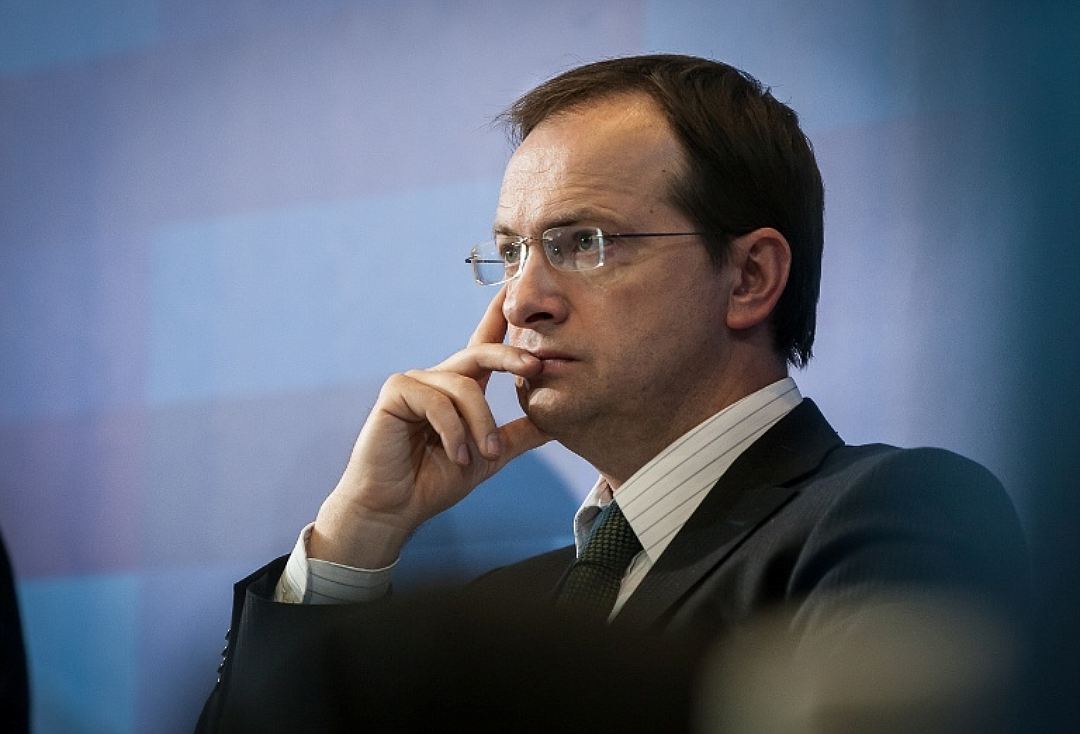 Помощник президента России Мединский предложил начинать занятия в российских школах с молитвы во славу России