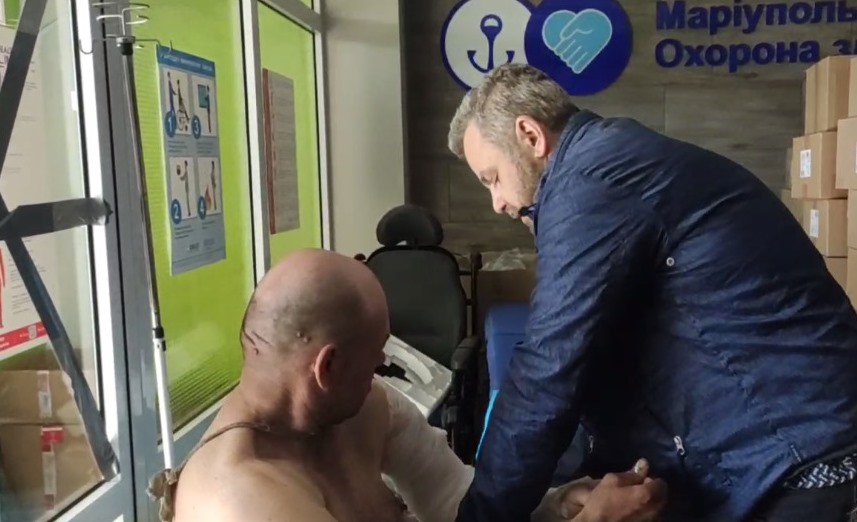 Медики-добровольцы церковной больницы оказывают помощь в Мариуполе
